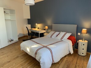 2 bedrooms, desk, iron/ironing board, free WiFi