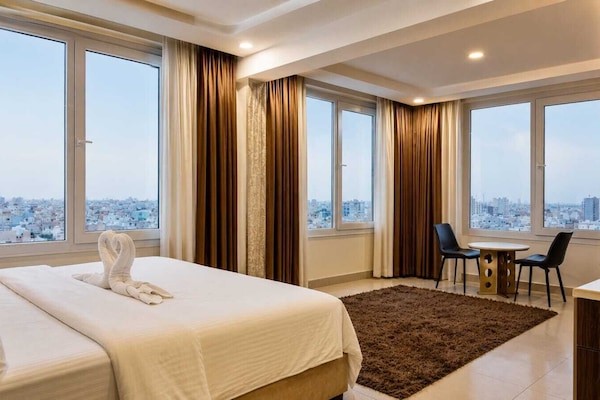 Deluxe Studio, 1 King Bed, City View | Front of property