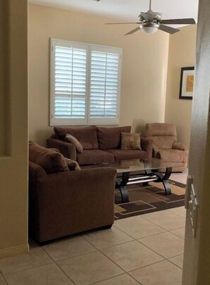 Smart TV, fireplace, DVD player, books