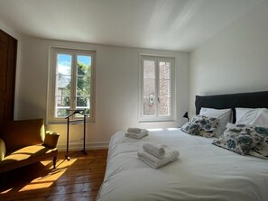 3 chambres, fer et planche à repasser, lit parapluie, Wi-Fi gratuit