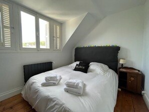 3 bedrooms, iron/ironing board, travel cot, free WiFi