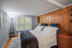 2 bedrooms, iron/ironing board, travel cot, free WiFi