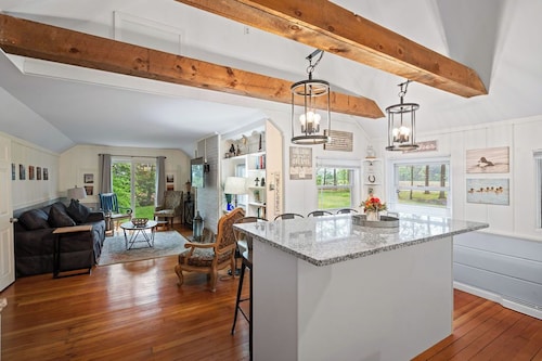 Linny’s Lake House with dock