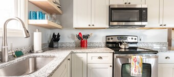 Linny’s Lake Retreat, Family-Friendly & Dock Access