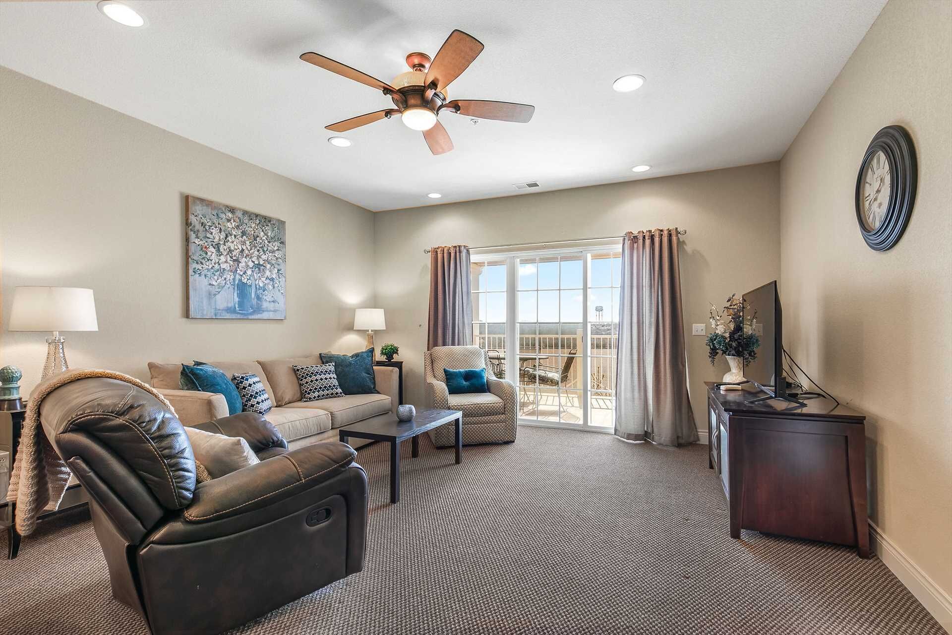 Huge 2 Bedroom Condo - Pets, Elevator, Close to Rec-Plex and Branson Hills | 1405