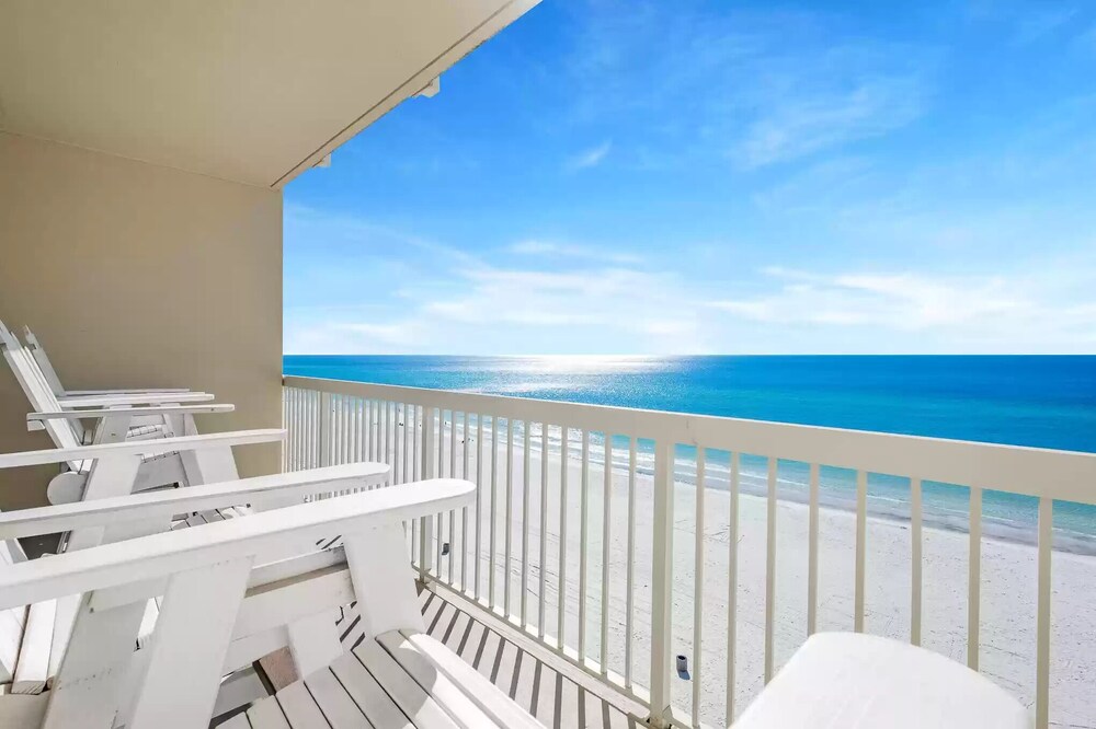 Direct Beachfront, Amazing Gulf Views, Quiet West End! Winter Specials!
