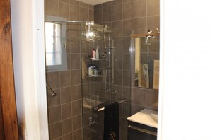 Baignoire, serviettes fournies