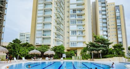 Hermosas piscinas, solo a 5 minutos del mar y salida directa a centro comercial.