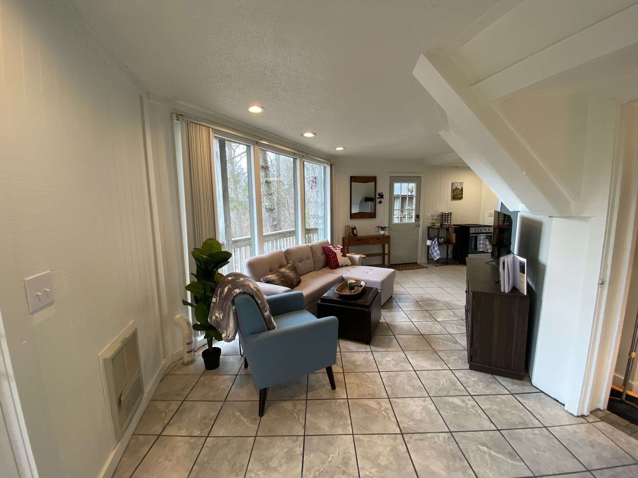 Roundhouse chalet walking distance to Main Street