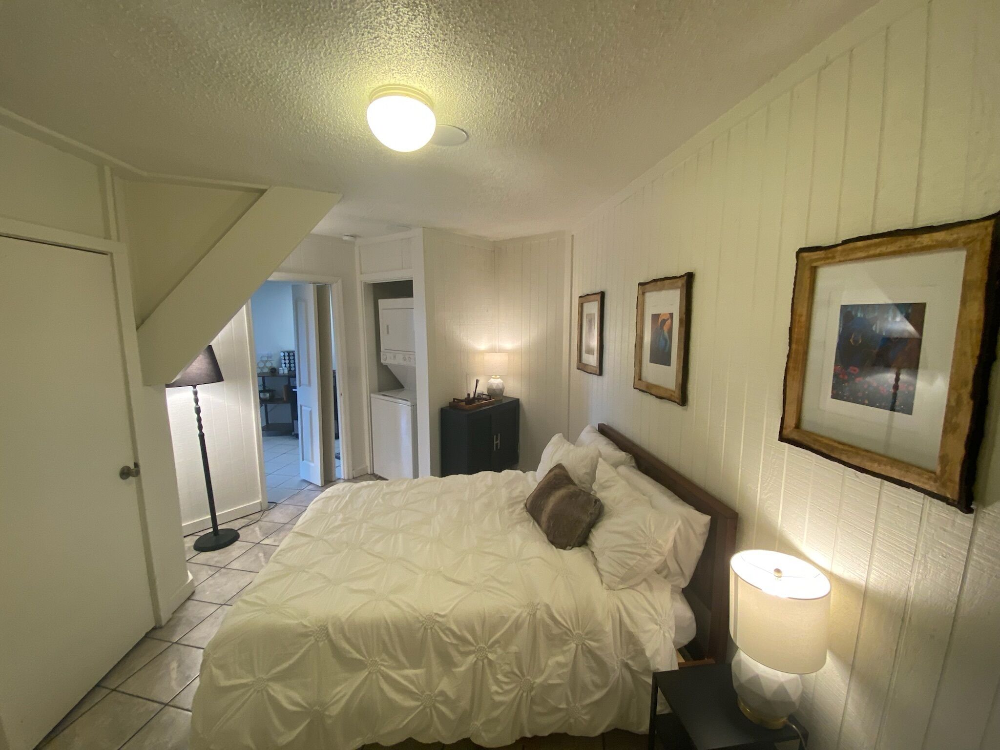 Roundhouse chalet walking distance to Main Street