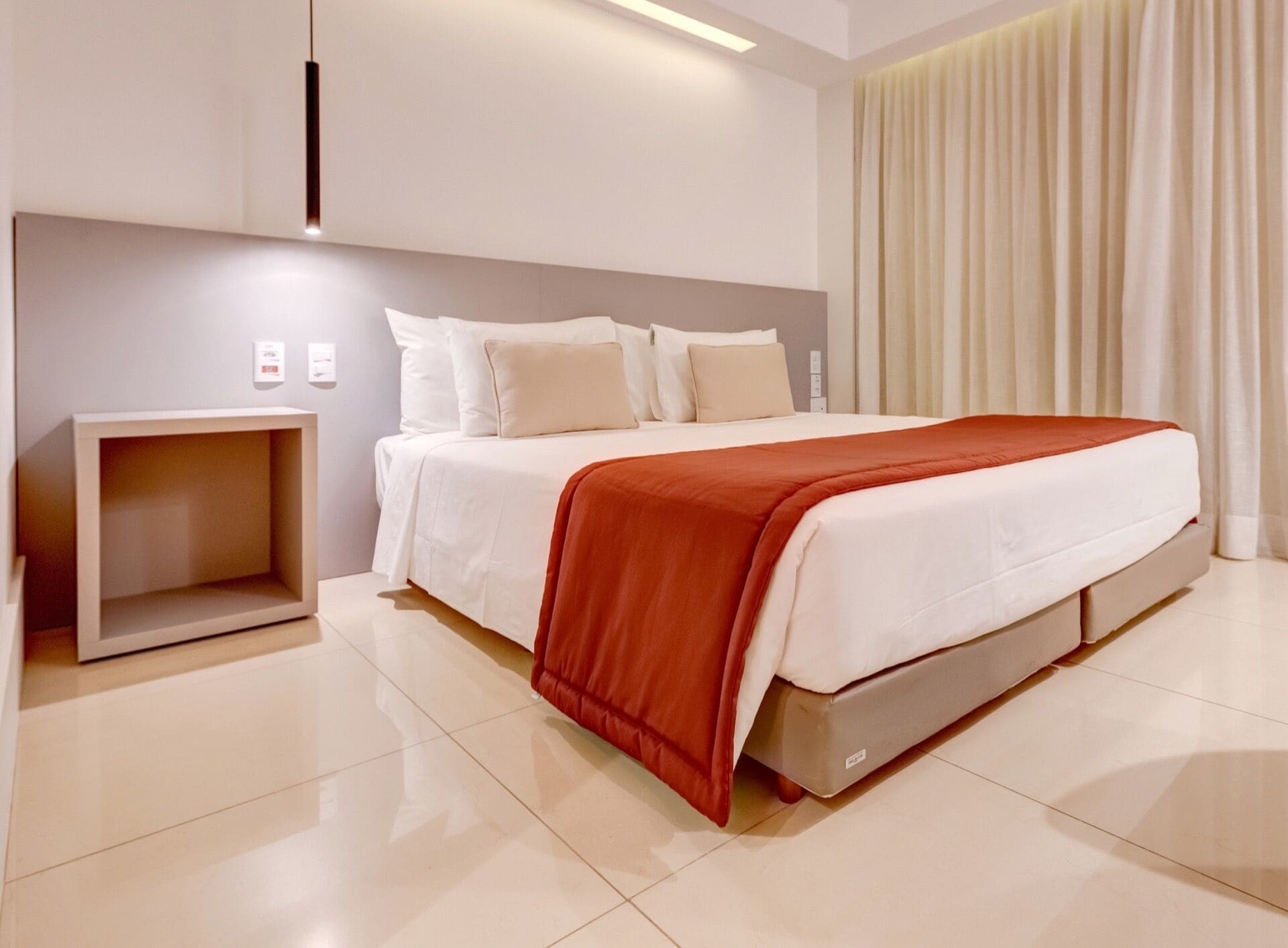 Executive-Zimmer, 1 Doppelbett, barrierefrei, Nichtraucher (Mobility, Roll-In Shower) | Minibar, Verdunkelungsvorhänge, Bettwäsche