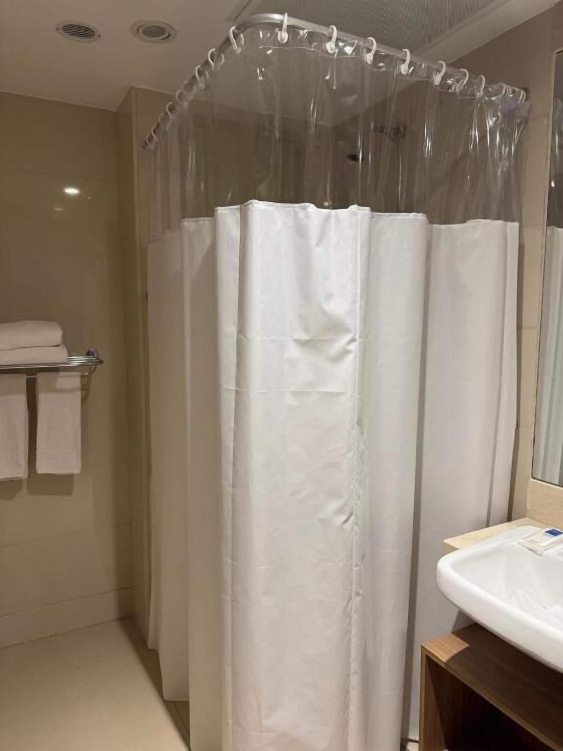 executive room, 1 double bed, accessible, non smoking (mobility, roll-in shower) | bathroom | shower, rainfall showerhead, free toiletries, hair dryer