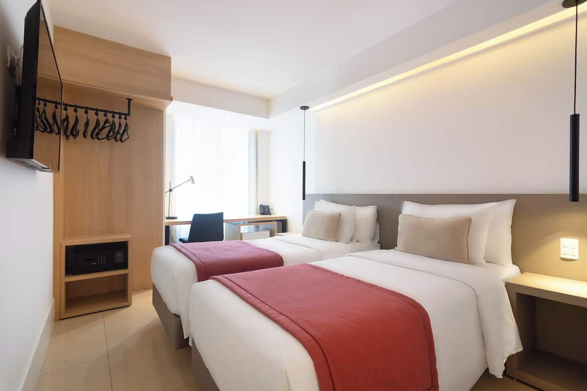 Room, 2 Twin Beds, Non Smoking | Minibar, blackout drapes, bed sheets