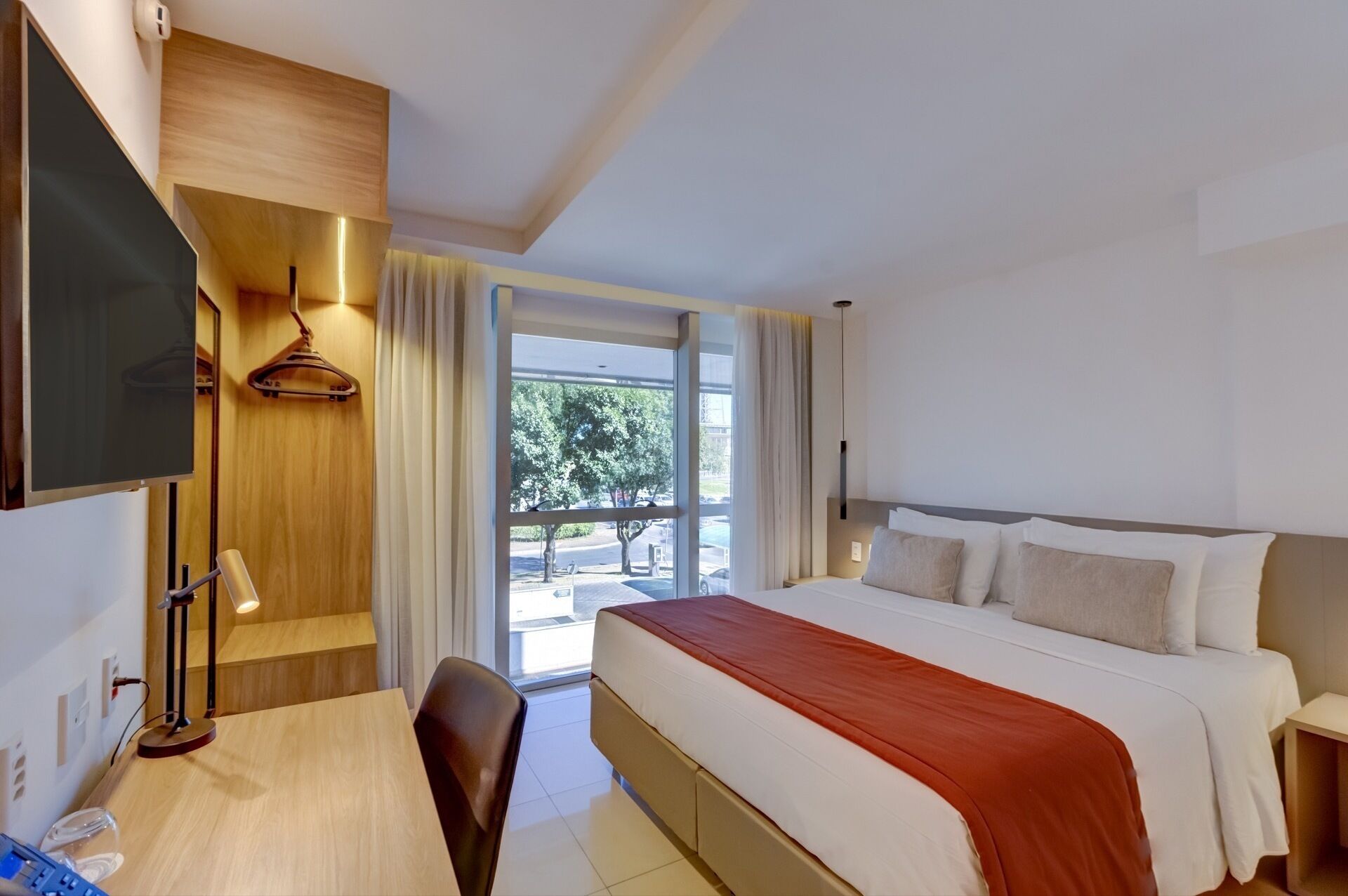 Zimmer, 1 Queen-Bett, Nichtraucher | Minibar, Verdunkelungsvorhänge, Bettwäsche