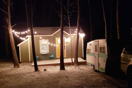 Exterior. Weekend "Wee"treat - Floyd County Tiny House