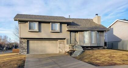 West Omaha Gem • Near Trails, Parks & Dining ❤