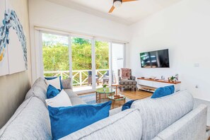 Blue Villa 2 Bedrooms 5C | Living area - Blue Roatan Resort (Roatan)