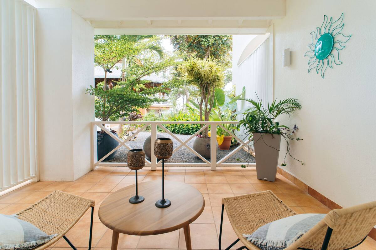 Nature View King Suite | أغطية فراش متميزة وألحفة محشوة بالريش وخزنة داخل الغرفة وواي فاي مجانًا