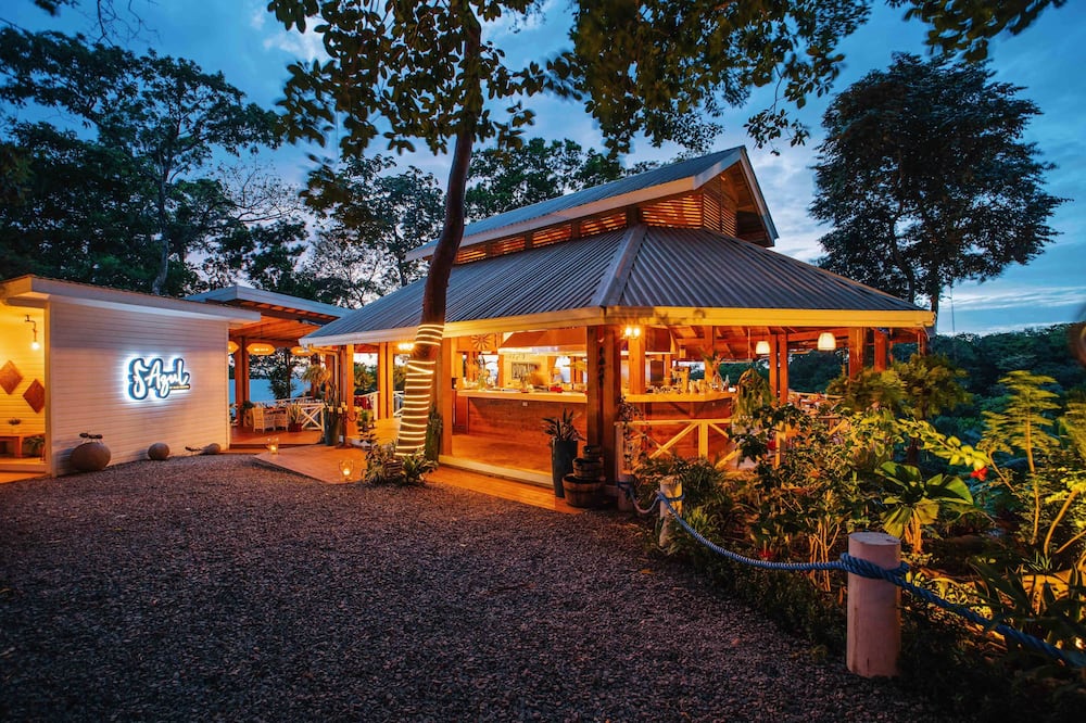 Blue Roatan Resort