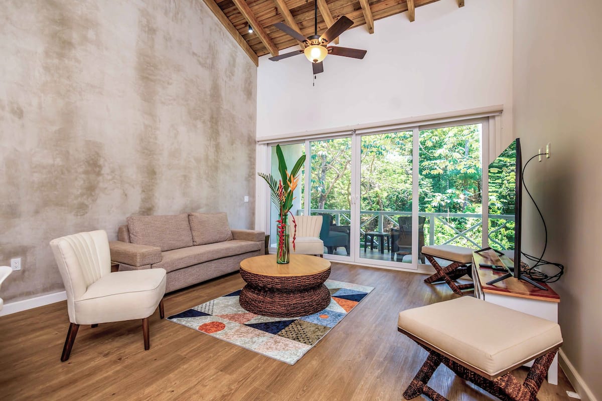 Blue Villa 2 Bedrooms 2B | Living area