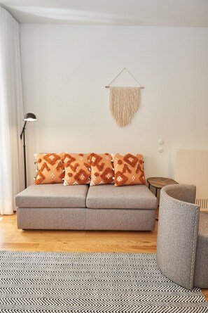 Smart TV - Boutique Rentals- Flores Classic w/balcony (Porto)