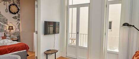 1 bedroom, iron/ironing board, travel cot, free WiFi