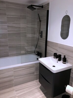 Deluxe-huoneisto, kylpyhuone makuuhuoneen yhteydessä (Ground Floor) | Kylpyhuone