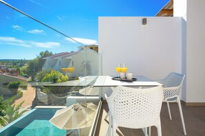 Deluxe Double Room | Memory foam beds, soundproofing, free WiFi, bed sheets - Johannes Boutique Apartments&Suites (Rhodes)