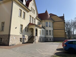 Panoramic-Apartment, barrierefrei, eigenes Bad (Alte Schule) | Aussenbereich
