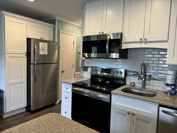 Fridge, microwave, stovetop, dishwasher