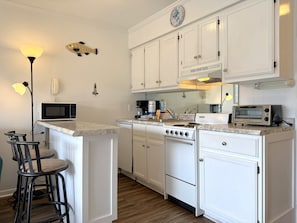 Fridge, microwave, stovetop, dishwasher