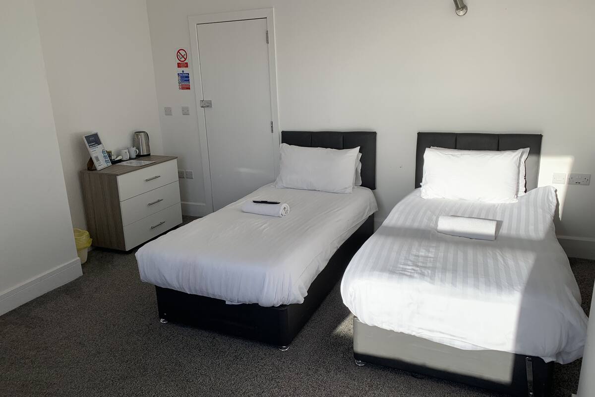 comfort double or twin room, ensuite, city view | soundproofing, wifi