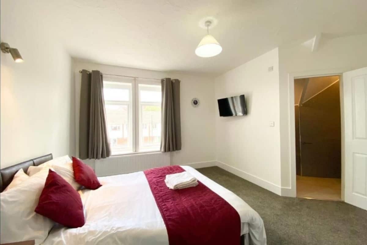 double room, ensuite, city view | soundproofing, wifi