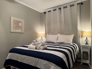 1 habitación, escritorio, internet y despertador 