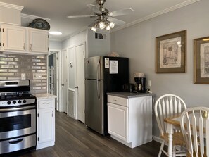 Refrigerador, microondas, parrilla de estufa y lavavajillas 