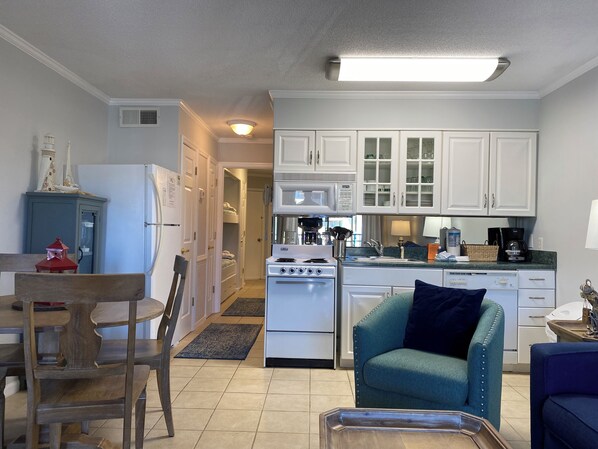 Fridge, microwave, stovetop, dishwasher