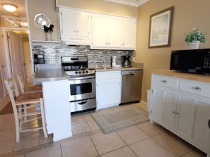 Fridge, microwave, stovetop, dishwasher