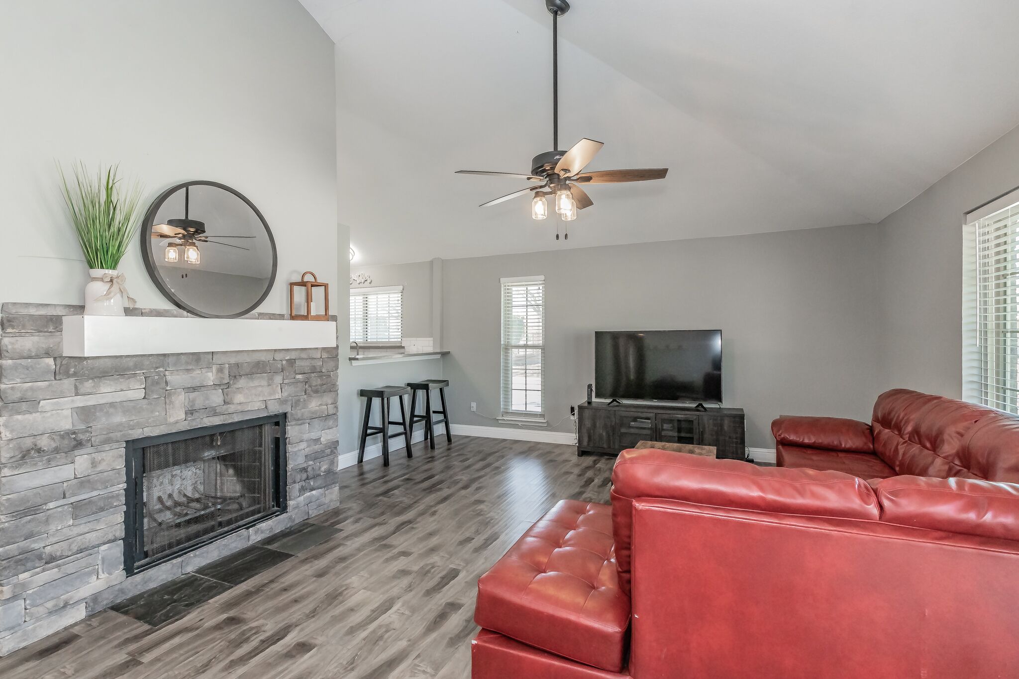 Updated 3/2 in a quiet neighborhood close to dining and shops