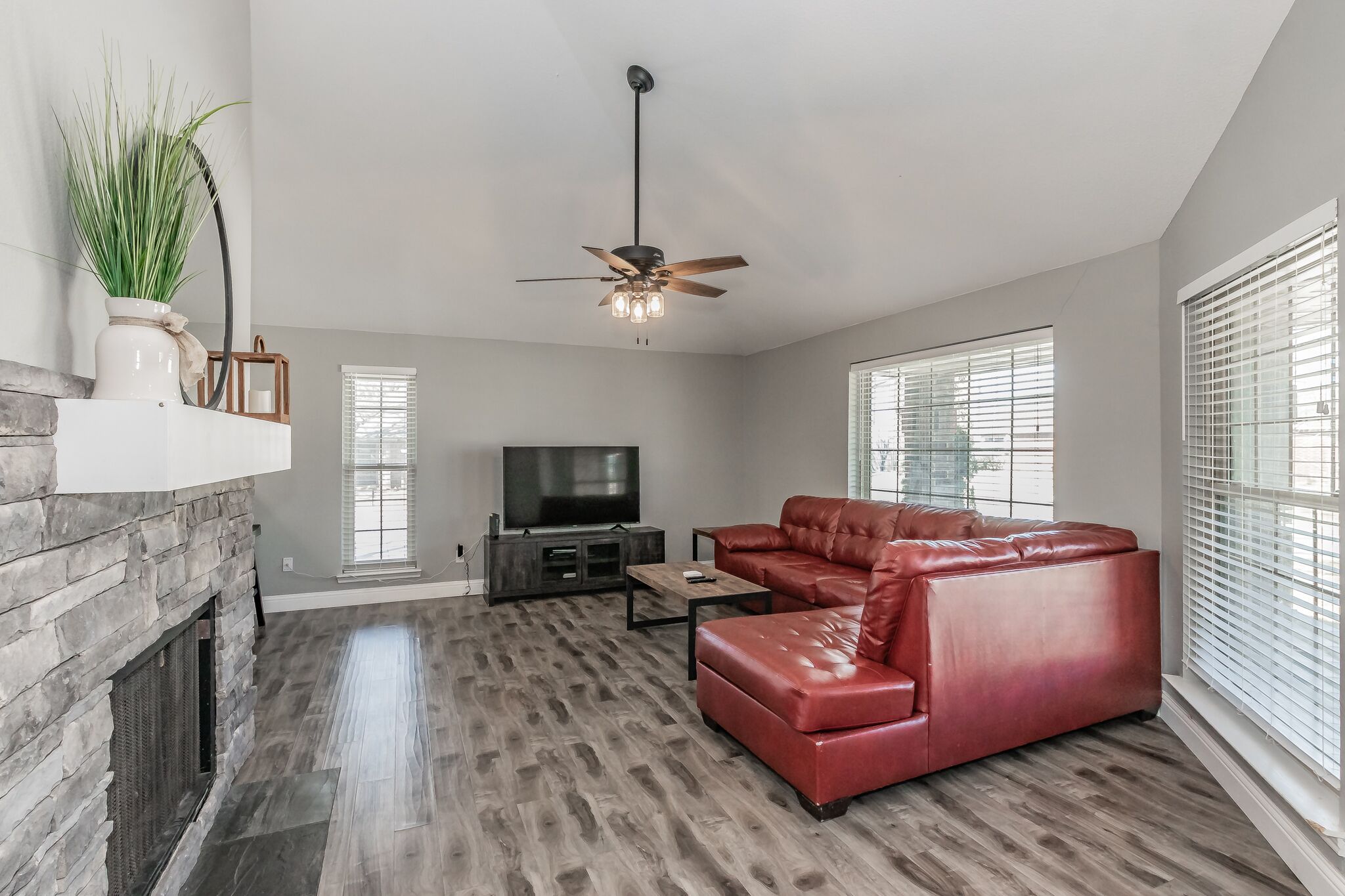 Updated 3/2 in a quiet neighborhood close to dining and shops