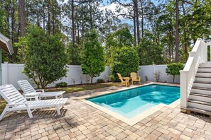 A heated pool - Blue Sky Cottage in Seagrove Beach (Santa Rosa Beach)