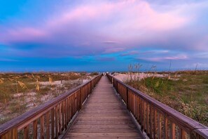Beach nearby - Resort View - Ocean Villas C206-Professionally Managed by HHIB&T Vacation Rentals (Hilton Head Island)