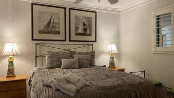 2 bedrooms, desk, Internet, alarm clocks