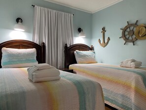 2 bedrooms, desk, Internet, alarm clocks