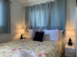 1 Schlafzimmer, Schreibtisch, Internetzugang, Wecker