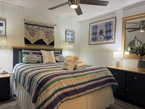 2 bedrooms, desk, Internet, alarm clocks