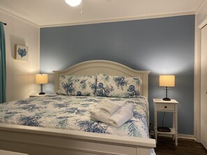 2 bedrooms, desk, Internet, alarm clocks