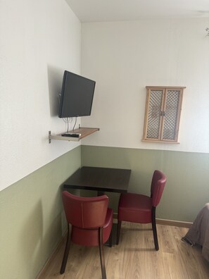 Classic Triple Room, Ensuite