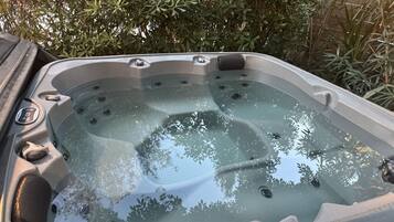 Bathtub spa outdoor