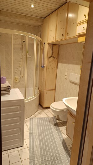 Combined shower/bathtub, free toiletries, hair dryer, bathrobes