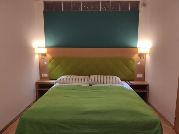 2 bedrooms, soundproofing, iron/ironing board, free WiFi